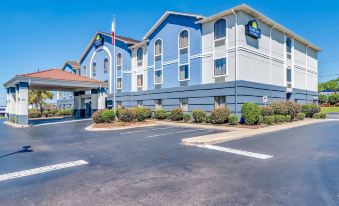 Days Inn & Suites by Wyndham Prattville-Montgomery