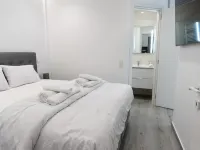Charming 2 Bedroom House in Iraklio, Greece 伊拉克利奥附近的飯店