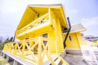 Awaji Large Log House in Goshiki 2 Hotels in 