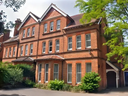 St Margaret's Hotel Отели рядом с достопримечательностью «Коллекция музыкальных инструментов Бэйта»