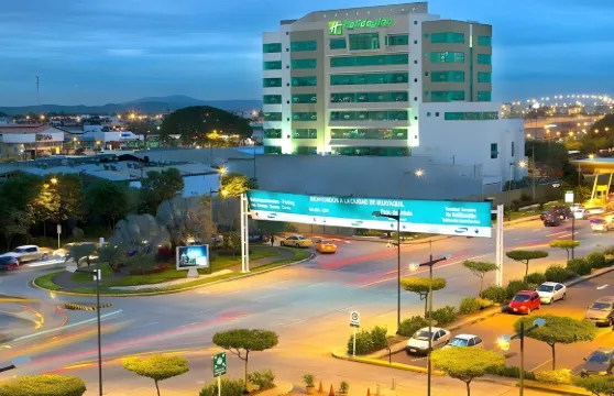 瓜亞基爾機場假日酒店