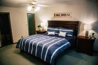 Lakefront cabin w/ dock, huge porch, game room