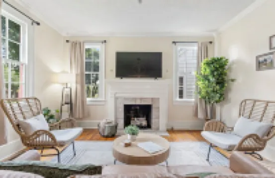 Charming Cottage mins to DT, landmarks, & more!