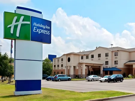 Holiday Inn Express Pittsburgh-North (Harmarville) by IHG Отели рядом с достопримечательностью «Fox Chapel Golf Club»