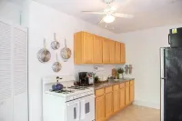Beautiful Apt ONE STOP from Manhattan