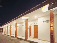 RedDoorz Near Monjali 4 Yogyakarta Hotels near Monumen Yogya Kembali (Museum Monjali)