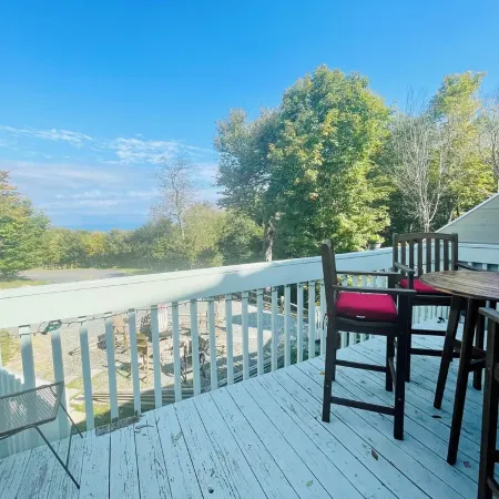 Just minutes from Beech Mtn Ski Resort /Townhome /Fire Pit & Fireplace / Pets OK