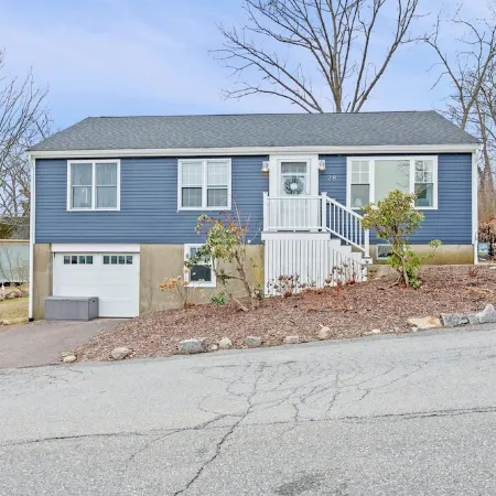 4 BR Home l Walk to Beaches & Downtown l Reserved Parking & Beach Gear included
