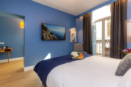 Les Appartements Chics du Vieux-Port Отели рядом с достопримечательностью «Randonnées théâtrales Marcel Pagnol Cie Dans la cour des Grands»