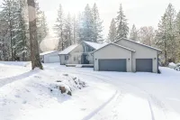 The L77 Ranch Hide-Out: A Forested Stay in Lyle, WA Hôtels à proximité de : Maryhill Museum of Art