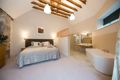 Beautiful 5 Bedroom Steading Conversion in Highland Perthshire Hotels near The Birks of Aberfeldy