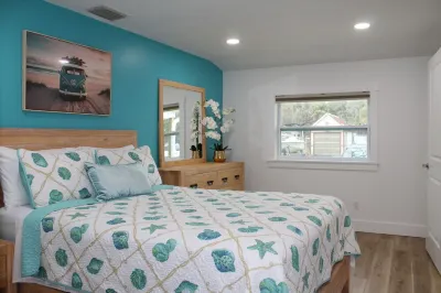 Charming 2-bedroom house with AC and WiFi in beautiful Tarpon Springs