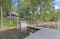 Family sized cottage near Gaylord on a private lake!