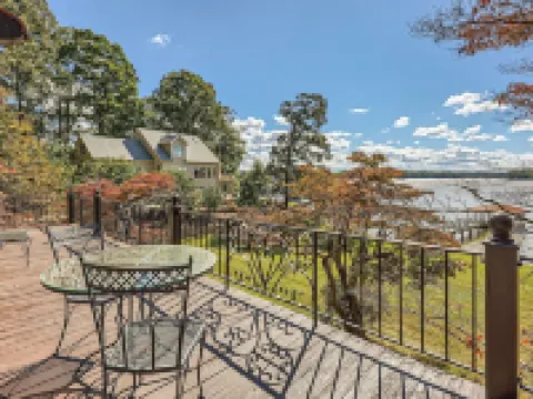 Dogwood Bay Hotels in Fallstown