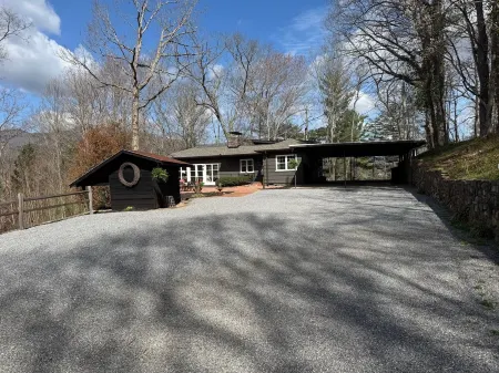 Beautiful Mid-Century Modern Home in Downtown Waynesville