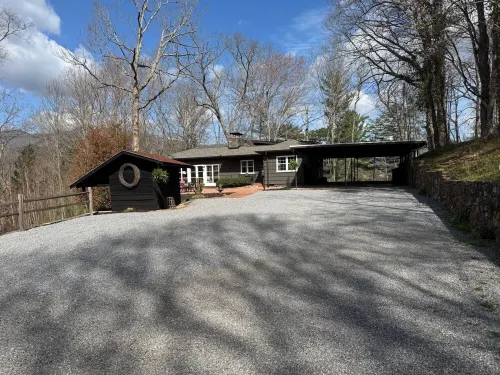 Beautiful Mid-Century Modern Home in Downtown Waynesville