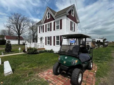 Kayak Friendly Home on the Chesapeake Bay with Bikes, Paddle Board & Golf Cart