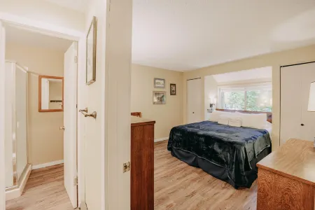 Snowater Condo 82 – The Condo for Fun Family Adventures Отели в г. Глейшер