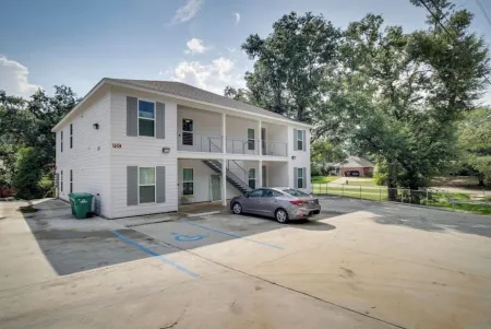 Relax & Golf - Oakview Condo II at Diamondhead - cozy, new. Walk to the Club