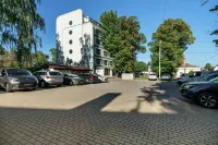 Rija VEF Hotel with Free Parking - Bãi đậu xe