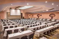 Hilton Cincinnati Netherland Plaza Hotels in Ludlow