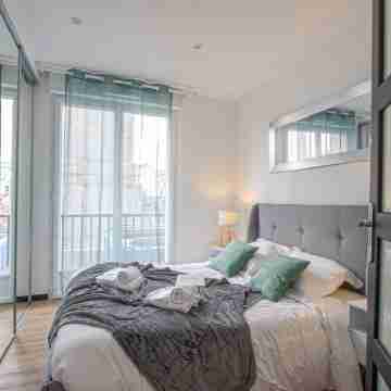 Douces Nuits Caennaises - City center apartment with free private parking Rooms