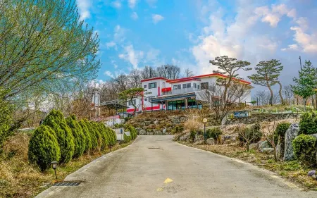 Ganghwado Naerimong Beach Pension Отели рядом с достопримечательностью «Bomunsa Temple»