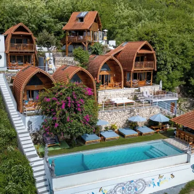Butterfly Villas Nusa Ceningan Hotels near Ceningan Cliff