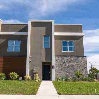 Modern 4BR Retreat Mickey Harry Potter Rooms Hotel Exterior