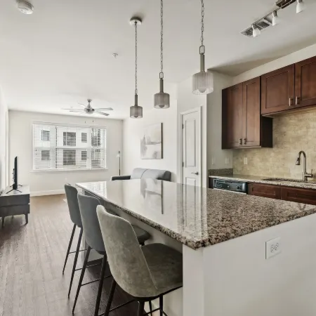 Kasa Village District Raleigh Отели рядом с достопримечательностью «Мемориальная колокольня»