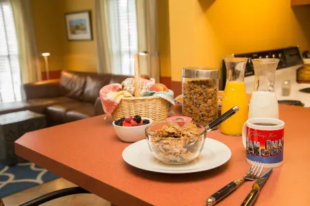 Hidden Garden Cottages & Suites Отели в г. Сотак