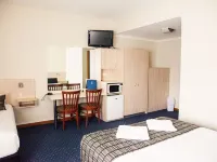 Tudor Inn Newcastle Hotels in Hamilton
