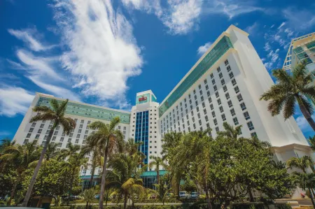 Riu Cancun - All Inclusive Отели рядом с достопримечательностью «Плайя Гавиота Асуль»