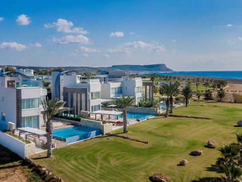 Beachfront Luxury Villa Glory