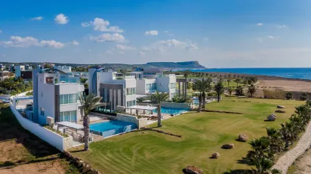 Beachfront Luxury Villa Glory