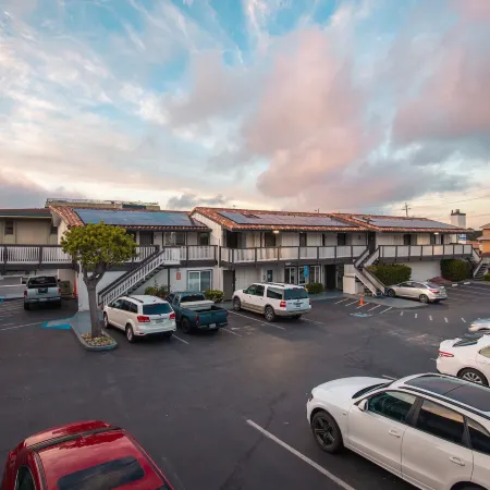 Days Inn by Wyndham Monterey Downtown