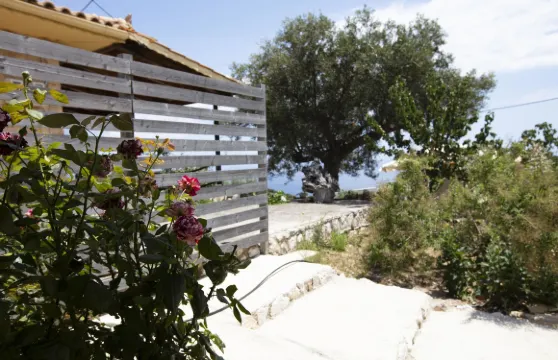 歐內莫斯開放式客房酒店