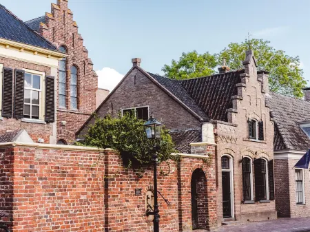 Charming Villa by the Water