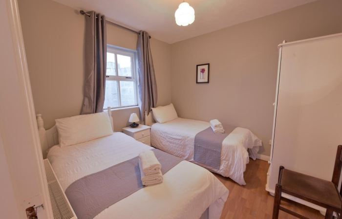 10mindrivecliffsofmoher-cozy2br-parking-wifi