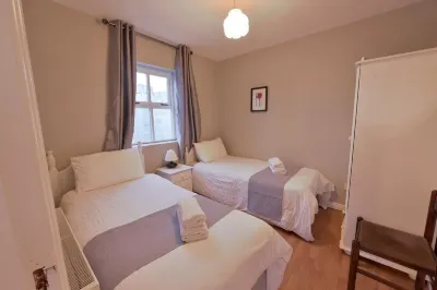 10mindrivecliffsofmoher-cozy2br-parking-wifi Hotels near Monaghan Caveman Exhibition.