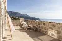 Amani Earthy Living - Parking