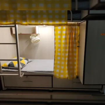 Abuzz Oxfordcaps Shimla - Hostel Hotels in 