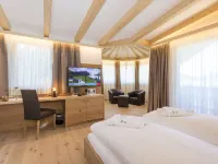 Hotel Royal Und Ferienhaus Annabel Hotels in Sesto