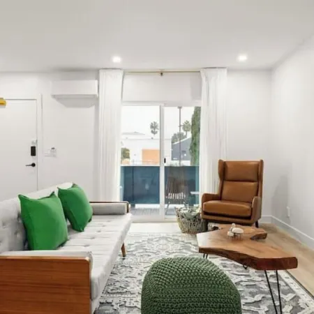 Spacious Apt w/1BR - City Center