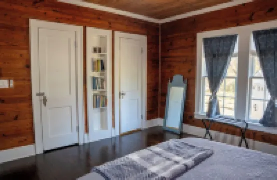 Blue Oak Haven in the heart of Lufkin, TX is stylish, updated, and roomy.