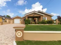 5 Bedroom Haven in Draxhall Hotels in Saint Ann's Bay