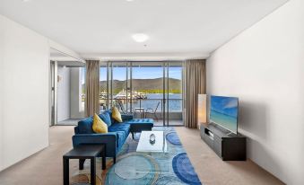 Reef - Waterfront City Pool Sauna & Gym