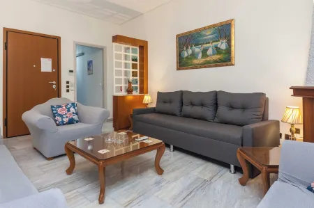 Classical 2 Bd Beauty Apt in Peaceful Chalandri