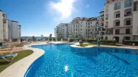 2 Bed Flat-Sleeps 4-Pets-Parking-Marina Duquesa - Pools