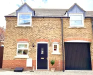 Aylesbury Contractor & Staycation Home Hotels near Limes Avenue Baptist Church